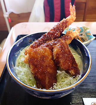 極厚ソースカツ丼を楽しめる